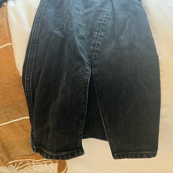 Abercrombie Curve Love high rise front slit jeans in black - Picture 5 of 8